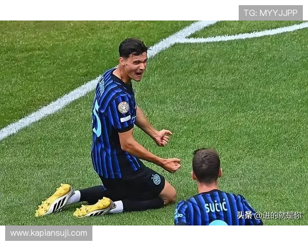 国米主场球迷为J马丁内斯加油助威助其走出车祸阴影重返赛场 国米主场球迷为J马丁内斯加油助威助其走出车祸阴影重返赛场